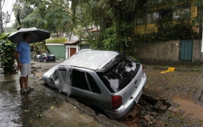 Saiba como ser ressarcido por danos causados pelas chuvas a imóveis e veículos