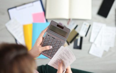 Justiça proíbe banco de descontar débito de cartão em conta salário de consumidor